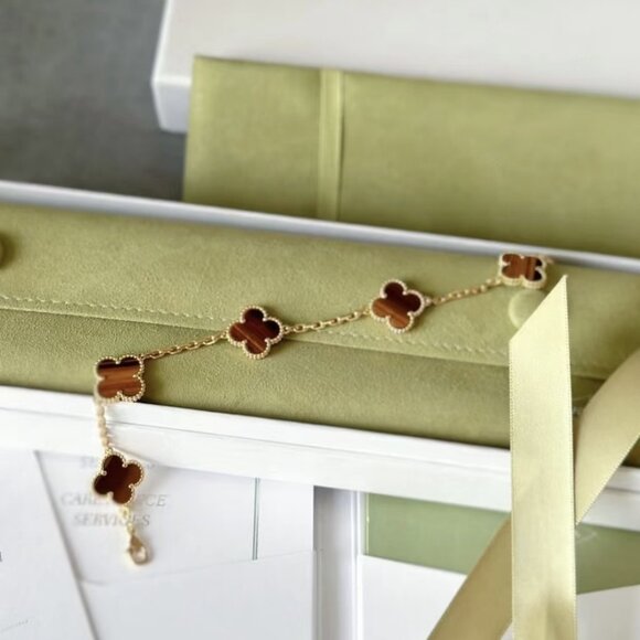 ✅Van Cleef & Arpels 18-karat gold, tiger's eye bracelet - Picture 4 of 5